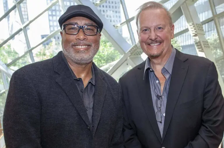 NY Yankee Bernie Williams and Charles Fazzino smile for the camera